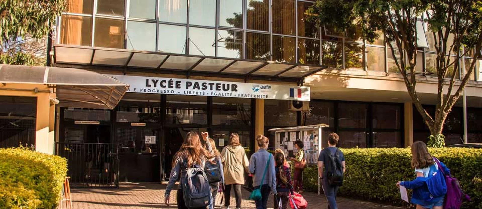 1 Juin  Salon de l'étudiant du Grand lycée Pasteur de São Paulo